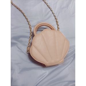 Light pink shell purse.